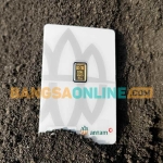 Harga emas Antam per hari ini mengalami sedikit penurunan. Foto: Sulthon/Bangsaonline.