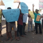 Warga Sidodadi melakukan aksi Demo tuntut Pj Kades diganti