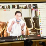 Wali Kota Kediri, Abdullah Abu Bakar saat memberikan materi secara daring kepada siswa baru SMA 5 Taruna Brawijaya, Kota Kediri. (foto: ist).