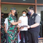 Bupati Kediri, Hanindhito Himawan Pramana (kanan), bersama Wali Kota Kediri, Abdullah AbuBakar, saat menyambut kedatangan Pangdam V/Brawijaya, Mayjen TNI Nurcahyanto. Foto: Ist