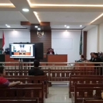 Sidang agenda pemeriksaan terdakwa dugaan penggelapan cincin kawin di Pengadilan Negeri Jombang.