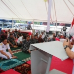 Aspotmar Kasal saat memberikan arahan kepada Satgas Port Visit 2018, usai melaksanakan ibadah sholat Jum