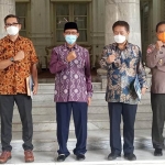 Bupati Tuban, H. Fathul Huda saat menerima tamu dari BPBD Jawa Timur dan pihak ketiga PT Solusindo Sistem Pratama di Kompleks Pendopo Krido Manunggal, Kamis (3/9/2020). (foto: ist).