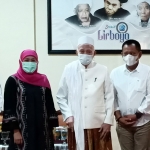Dari kiri: Kakanwil BPN Jatim Jonahar, Gubernur Jawa Timur Khofifah Indar Parawansa, KH. Anwar Mansyur, Sekdaprov Jatim Heru Tjahjono, dan KH. An