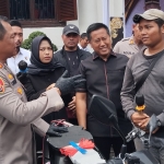 Kapolrestabes Surabaya berikan motor yang sempat dicuri kepada korban 