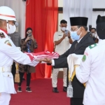 Wali Kota Pasuruan Saifullah Yusuf (Gus Ipul) mengukuhkan Paskibraka Kota Pasuruan tahun 2021 di Gedung Grahadika Kota Pasuruan, Kamis, (12/8/2021).
