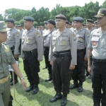 Bupati bersama Kapolres dan Dandim 0821 mengecek kesiapan personil pengamanan Pilkades di 158 Desa di Lumajang.