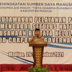 Wakil Bupati Madiun, Hari Wuryanto, saat memberi sambutan pembuka pelaksanaan peningkatan SDM PDAM Tirta Dharma Purabaya.