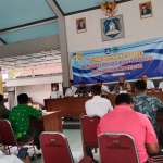 Suasana rapat pembentukan panitia pemilihan kepala desa di Desa Dermolemahbang, Lamongan.