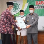 Bupati Fadeli didampingi Ketua MUI Kabupaten Lamongan KH. Abdul Azis Khoiri.