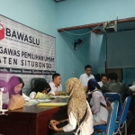 Suasana pendaftaran Panwaslu Kecamatan di Kantor Bawaslu Situbondo. 