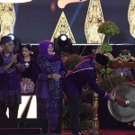 Wakil Wali Kota Kediri saat memukul gong sebagai tanda dimulainya acara. Foto: Ist