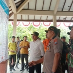 Kapolres Bangkalan AKBP Rama Samtama Putra ditunjukkan wilayah-wilayah yang rawan bencana.