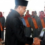 Bupati Pungkasiadi ketika melepas 40 peserta pelatihan Kepemimpinan Angkatan I Tahun 2020, Rabu (26/2) di Pendopo Graha Maja Tama. 
