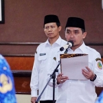 Wali Kota Pasuruan didampingi wakilnya saat memberi sambutan.