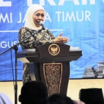 Gubernur Jatim Khofifah Indar Parawansa memberi sambutan pada acara Advance Training LK III Badan Koordinasi HMI Jawa Timur di Islamic Center Surabaya.  foto: ist