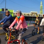 Bupati Tantri bersama jajaran kepala OPD saat gowes berangkat kerja dengan menempuh jarak 26 Km.