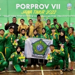 Atlet Pencak Silat Sidoarjo saat pose bersama usai meraih juara di Porprov Jatim 2022. Foto: Ist