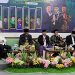 Para nara sumber Seminar Nasional Usulan Pahlawan Nasional KH Abbas Bin Abdul Jamil Buntet Cirebon di Gedung Pascasarjana Universitas Islam Nusantara (Uninus) Bandung, Jumat (21/2/2025). Foto: MMA/bangsaonline