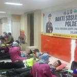 Suasana donor darah yang digelar Polres Gresik. 