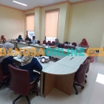Komisi IV DPRD Kabupaten Mojokerto saat rapat dengar pendapat dengan BPJS Kesehatan bersama sejumlah dinas terkait. Foto: ROCHMAT SAIFUL ARIS/BANGSAONLINE