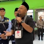 Gus Yani saat memberi arahan kepada Jemaah Calon Haji kloter 21 asal Gresik