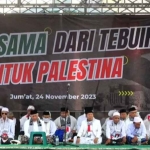 Para kiai Pesantren Tebuireng saat menggelar Doa Bersama untuk Palestina di kawasan parkir makam Gus Dur yang luasnya sekitar 2 hektar di belakang Pesantren Tebuireng Jombang Jawa Timur, Jumat (24/11/2023) pagi ini. Foto: dokumentasi Tebuireng