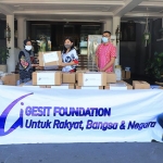 Wali Kota Risma menerima bantuan dari Gesit Foundation berupa 30 unit noninvasive ventilator dan 10 ton beras. (foto: ist).