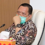 Pjs. Wali Kota Pasuruan Dr. Ardo Sahak, S.E., M.M. saat mengikuti rapat persiapan pembelajaran tatap muka.