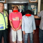 Duo Sekawan saat di amankan pihak berwajib di mapolsek Gempol. 