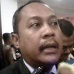 Hendro Gunawan sekretaris Pemkot Surabaya saat memberikan keterangan pers di ruang sidang balai kota. (foto: istimewa)