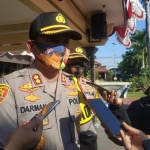 Kapolres Sumenep, AKBP Darman saat diwawancarai awak media.