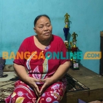 Tumirah (63), warga Desa/Kecamatan Kesamben, Kabupaten Blitar. Foto: AKINA NUR ALANA/BANGSAONLINE