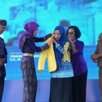 Moh Anang Kurniawan, Kepala Dinas Pendidikan Kota Kediri (kanan) saat mendampingi Wali Kota Kediri Vinanda Prameswati di sebuah acara. (Ist). 