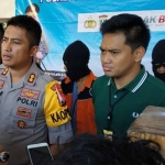 Kapolres Pelabuhan Tanjung Perak AKBP Antonius Agus Rahmanto memberikan keterangan saat pers rilis.