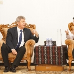 Wali Kota Kediri Vinanda Prameswati saat berbincang dengan Dubes Palestina untuk Indonesia. Foto: Ist.