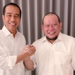 Ketua MPW Pemuda Pancasila Jatim, La Nyalla Mahmud Mattalitti bertemu dengan Jokowi di sebuah hotel di Surabaya. foto: ist