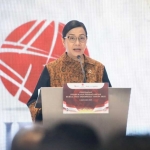 Menteri Keuangan RI Sri Mulyani saat membuka Perdagangan Bursa Efek Indonesia (BEI) Tahun 2025.