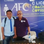 Gunawan, pelatih Persekam Metro FC (kiri).