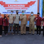 Pjs. Wali Kota Pasuruan Dr. Ardo Sahak, S.E., M.M. bersama para pendamping PKH.