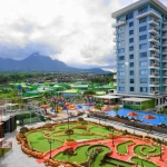 SENYUM WORLD HOTEL (SWH) yang beralamat di Jalan Ir. Soekarno, Beji, Kota Batu dilengkapi berbagai fasilitas dengan bonus panorama alam yang indah.