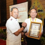 Penghargaan yang diterima Satresnarkoba Polres Blitar Kota.