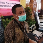 Kepala Satgas Koordinasi dan Supervisi KPK, Edi Suryanto saat memberi keterangan kepada wartawan. foto: MUJI HARJITA/ BANGSAONLINE