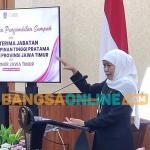 Gubernur Jawa Timur, Khofifah Indar Parawansa, saat memberi sambutan dalam pelantikan 7 pejabat eselon II yang baru. Foto: DEVI FITRI AFRIYANTI/BANGSAONLINE