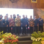 Sekda Kabupaten Kediri M. Solikin foto bersama pengurus PWI Kediri. Foto: Ist.