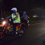 Kapolresta Sidoarjo, Kombes Pol Kusumo Wahyu Bintoro, saat patroli menggunakan motor.