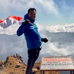 Ilustrasi mendaki gunung. Foto: Bangsaonline.