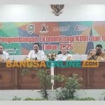 Wali Kota Madiun saat membuka sosialisasi pengembangan ekonomi bagi KUBE dan UEB 2025. Foto: HENDRO SUHARTONO/BANGSAONLINE