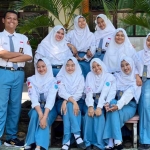 Siswa-siswi SMAN 1 Kraksaan Probolinggo yang telah melahirkan sejumlah karya puisi.