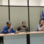 Ir. Ryantori (paling kanan) didampingi Ketua Umum Gabungan Rekanan Konstruksi Indonesia (Garansi) Puguh Inyantoro (paling kiri).